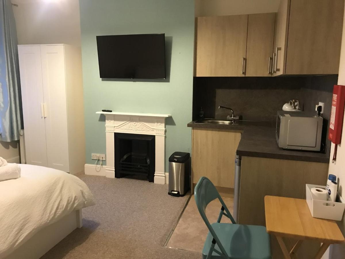 Poole Stay Exterior photo